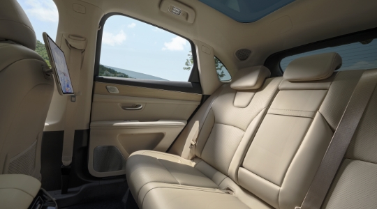 问界 新M5 Ultra 后排舒享空间